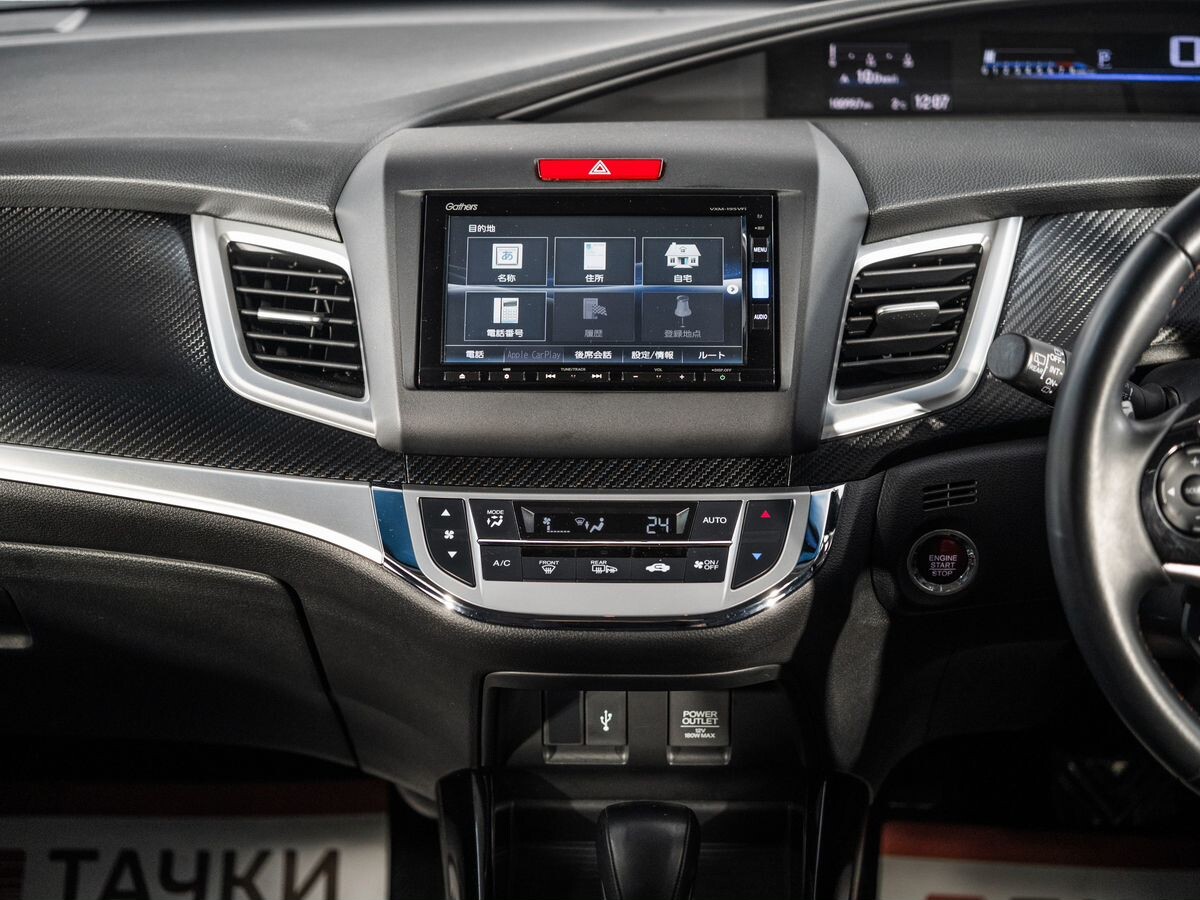 Honda Jade 2019 - фото автомобиля