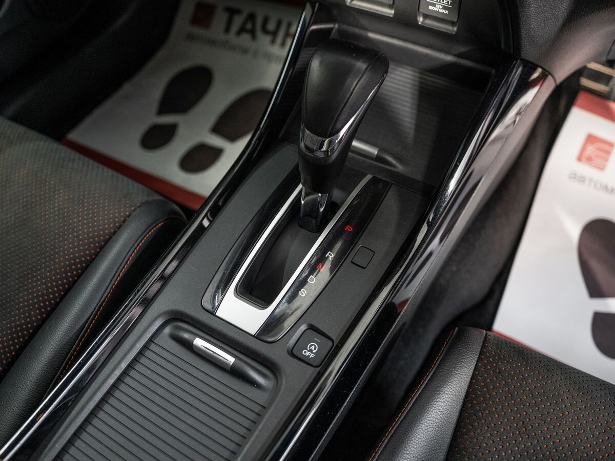 Honda Jade 2019 - фото автомобиля