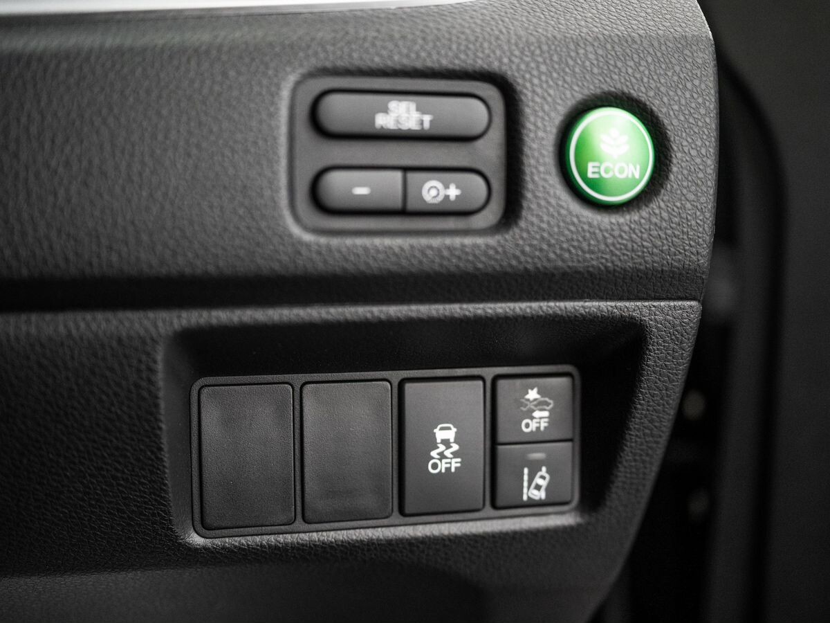 Honda Jade 2019 - фото автомобиля