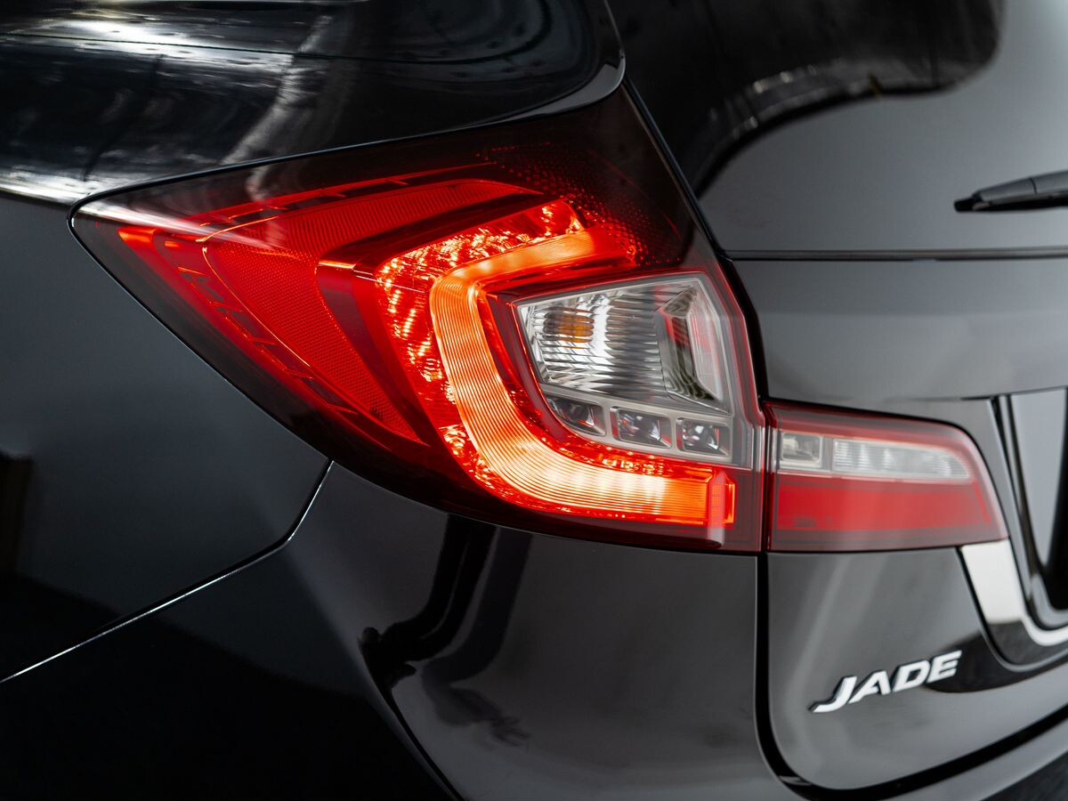 Honda Jade 2019 - фото автомобиля