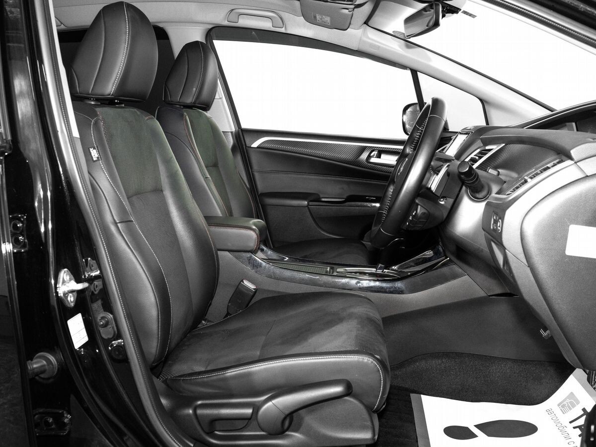 Honda Jade 2019 - фото автомобиля