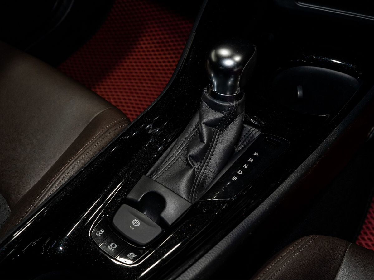 Toyota C-HR 2017 - фото автомобиля