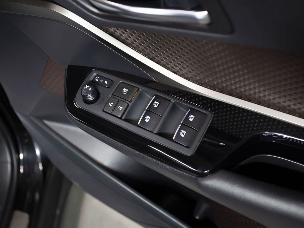 Toyota C-HR 2017 - фото автомобиля