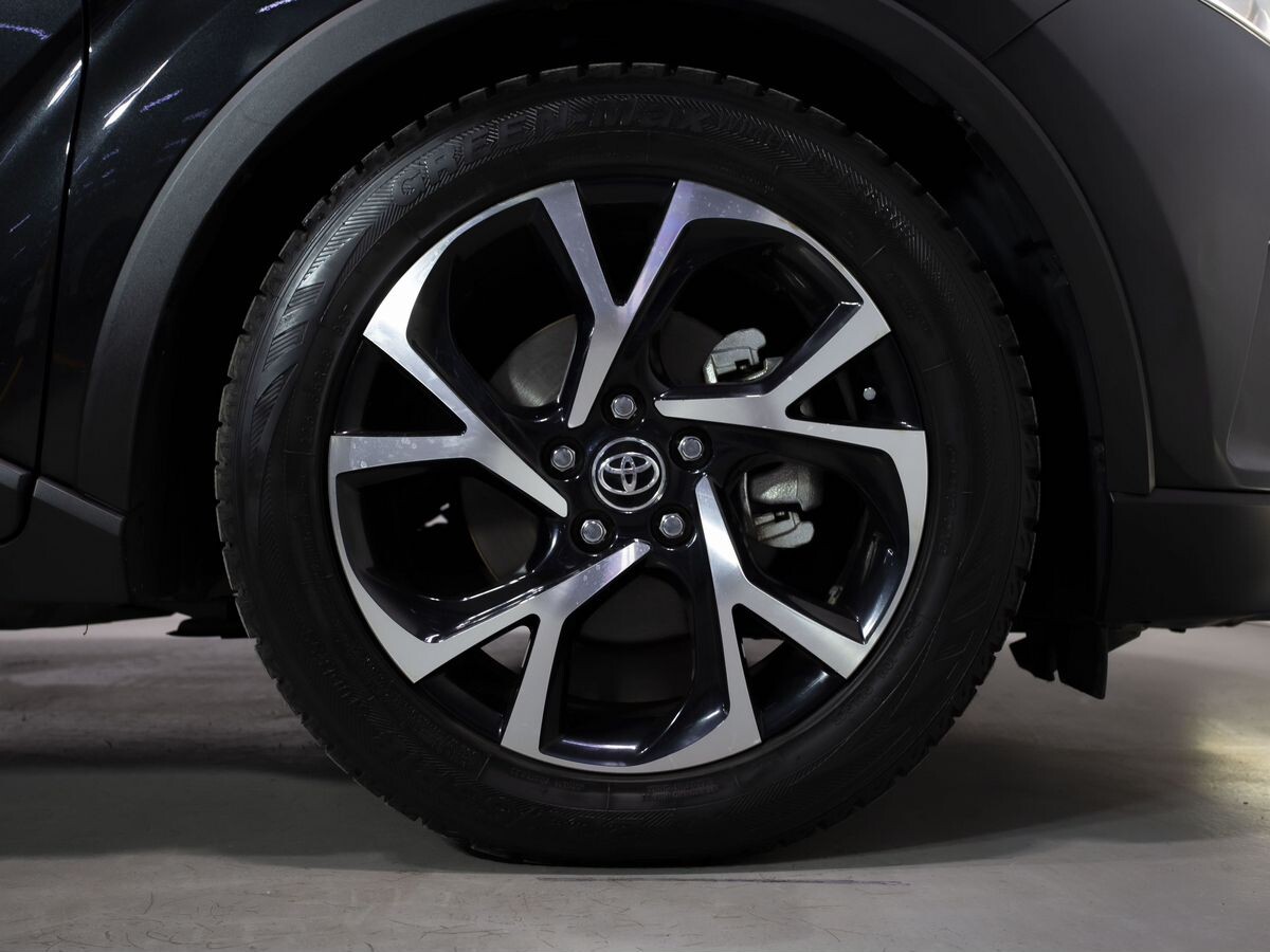 Toyota C-HR 2017 - фото автомобиля