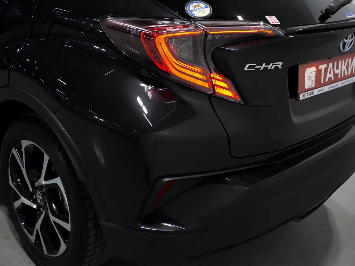 Toyota C-HR 2017 - фото автомобиля