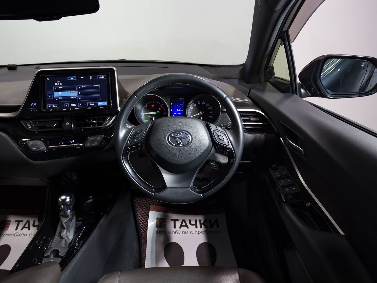 Toyota C-HR 2017 - фото автомобиля