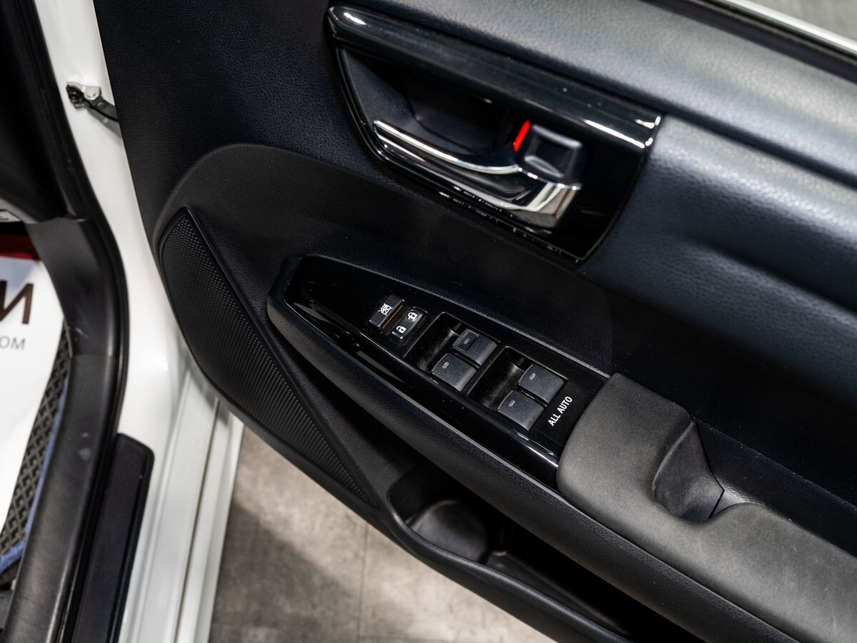 Toyota Corolla Fielder 2015 - фото автомобиля