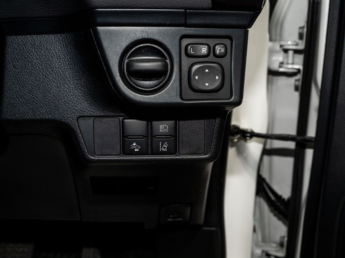 Toyota Corolla Fielder 2015 - фото автомобиля