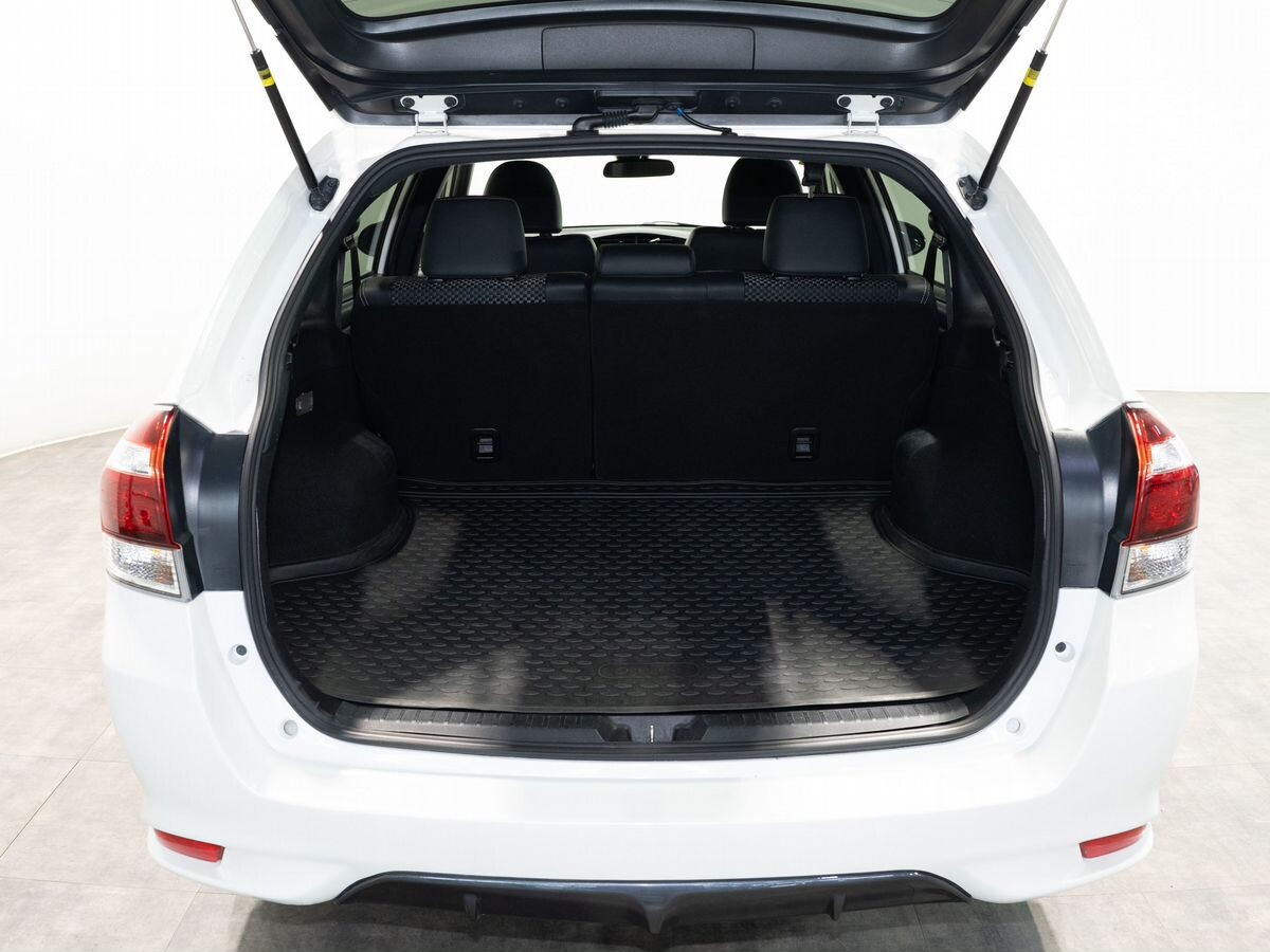 Toyota Corolla Fielder 2015 - фото автомобиля