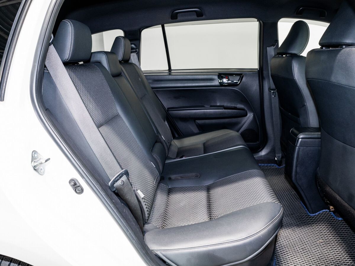 Toyota Corolla Fielder 2015 - фото автомобиля