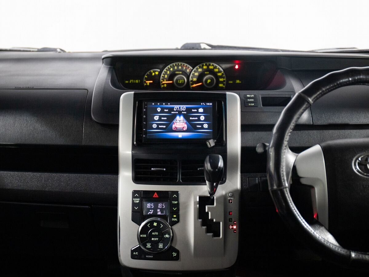 Toyota Noah 2012 - фото автомобиля