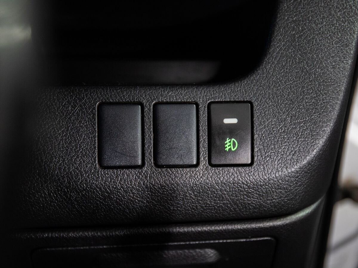 Toyota Noah 2012 - фото автомобиля