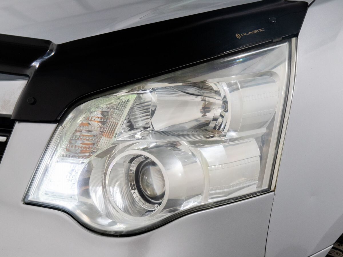 Toyota Noah 2012 - фото автомобиля