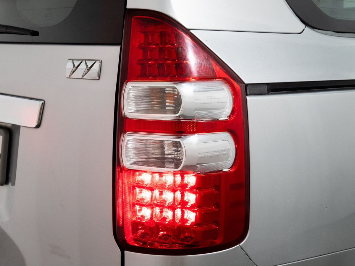 Toyota Noah 2012 - фото автомобиля