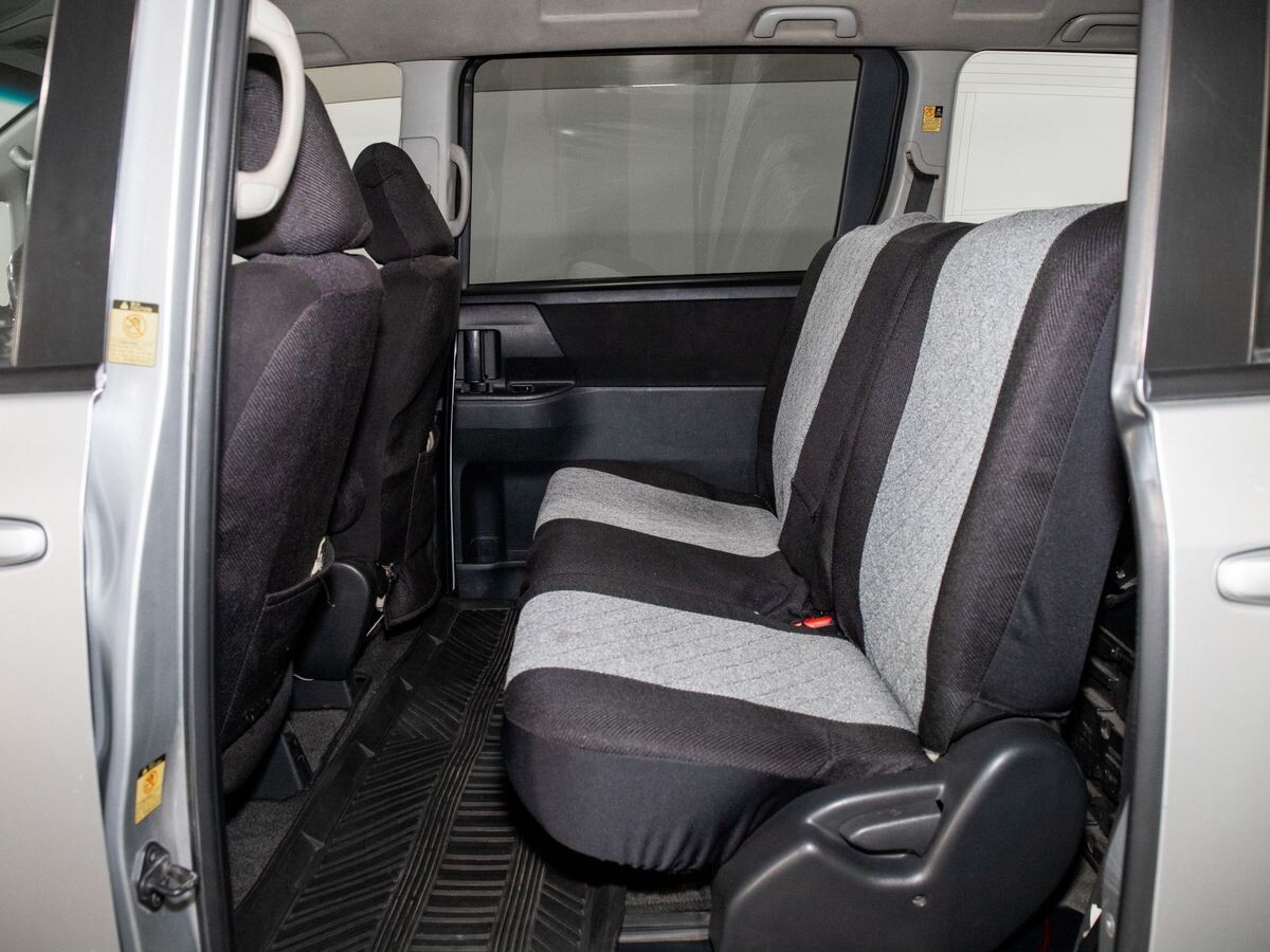 Toyota Noah 2012 - фото автомобиля