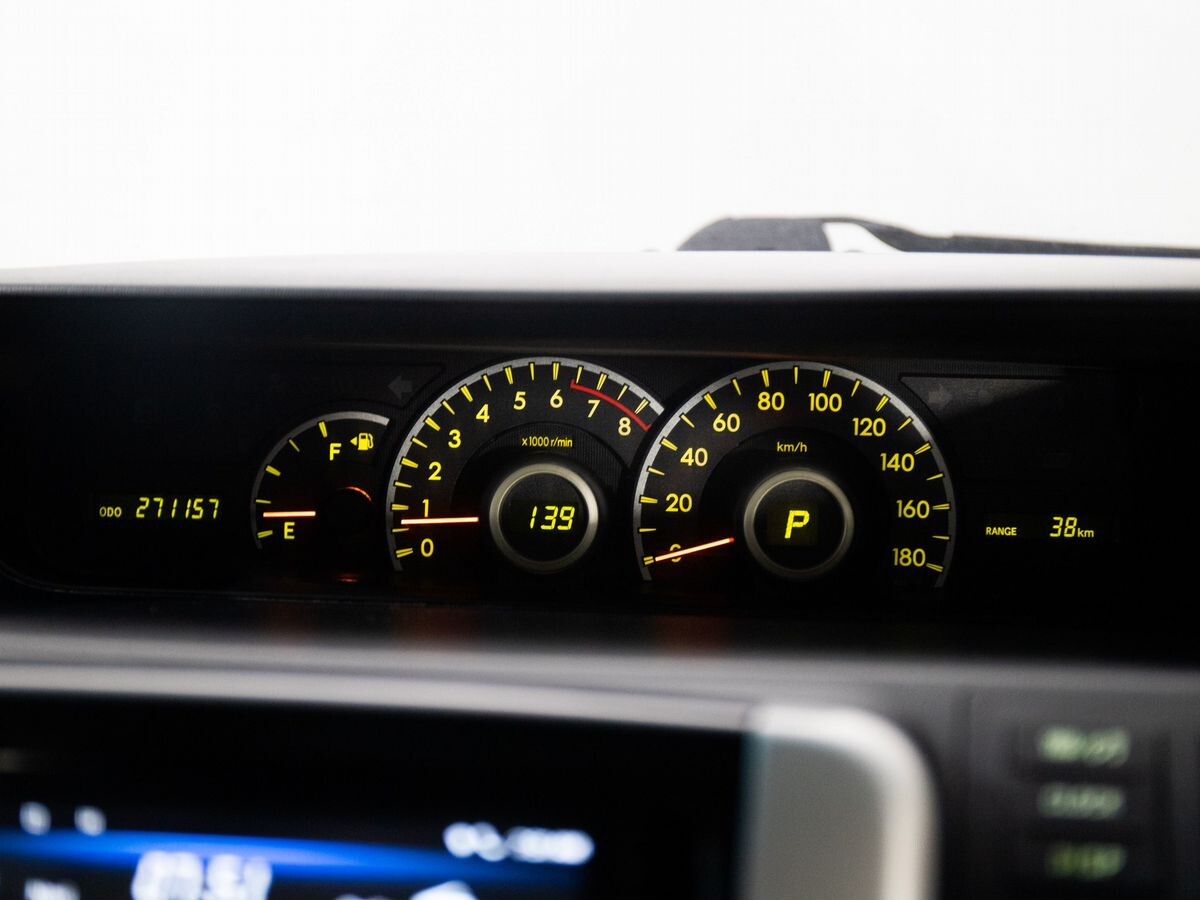 Toyota Noah 2012 - фото автомобиля