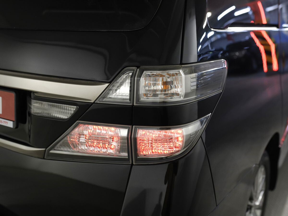 Toyota Vellfire 2013 - фото автомобиля