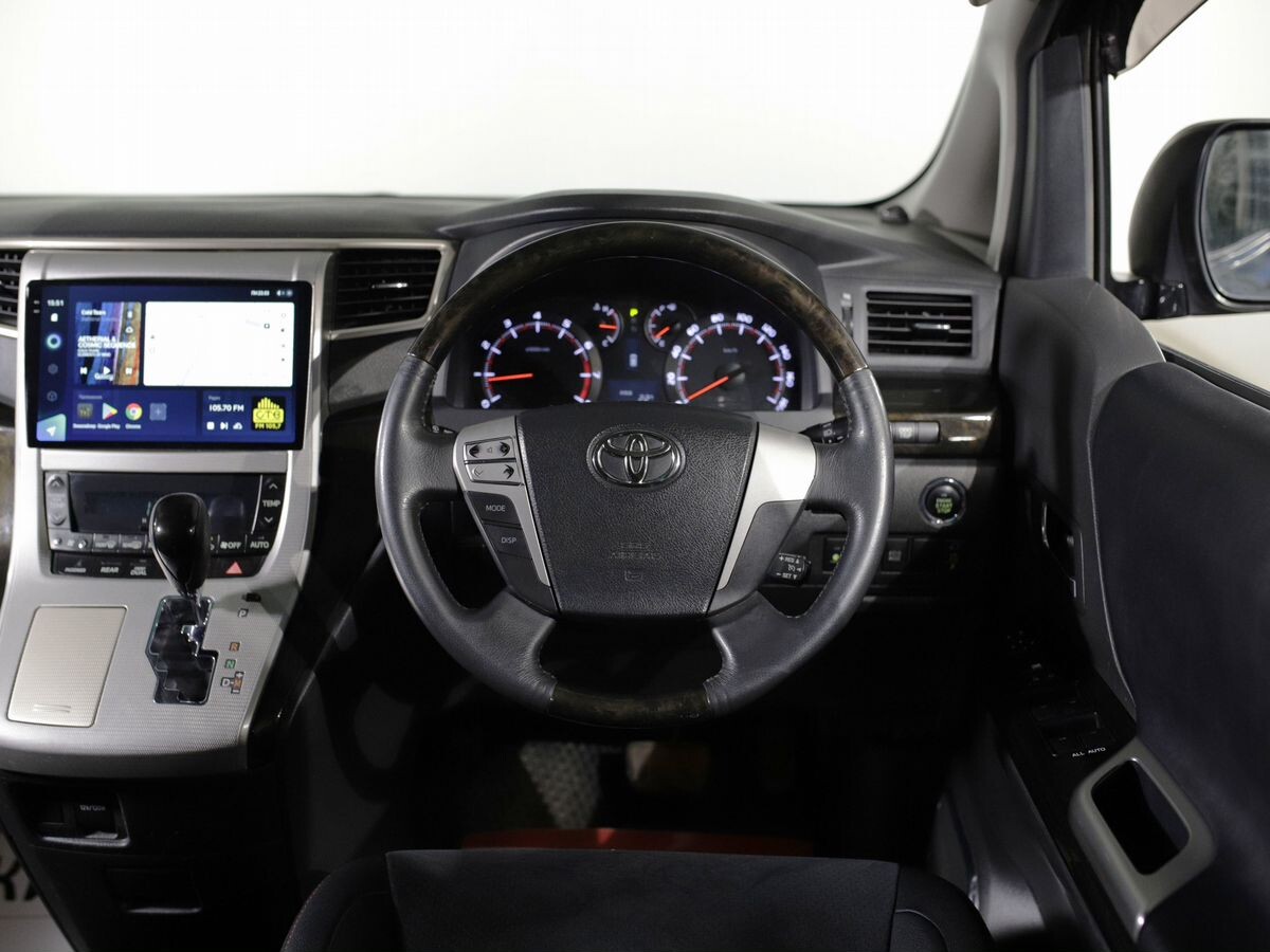 Toyota Vellfire 2013 - фото автомобиля