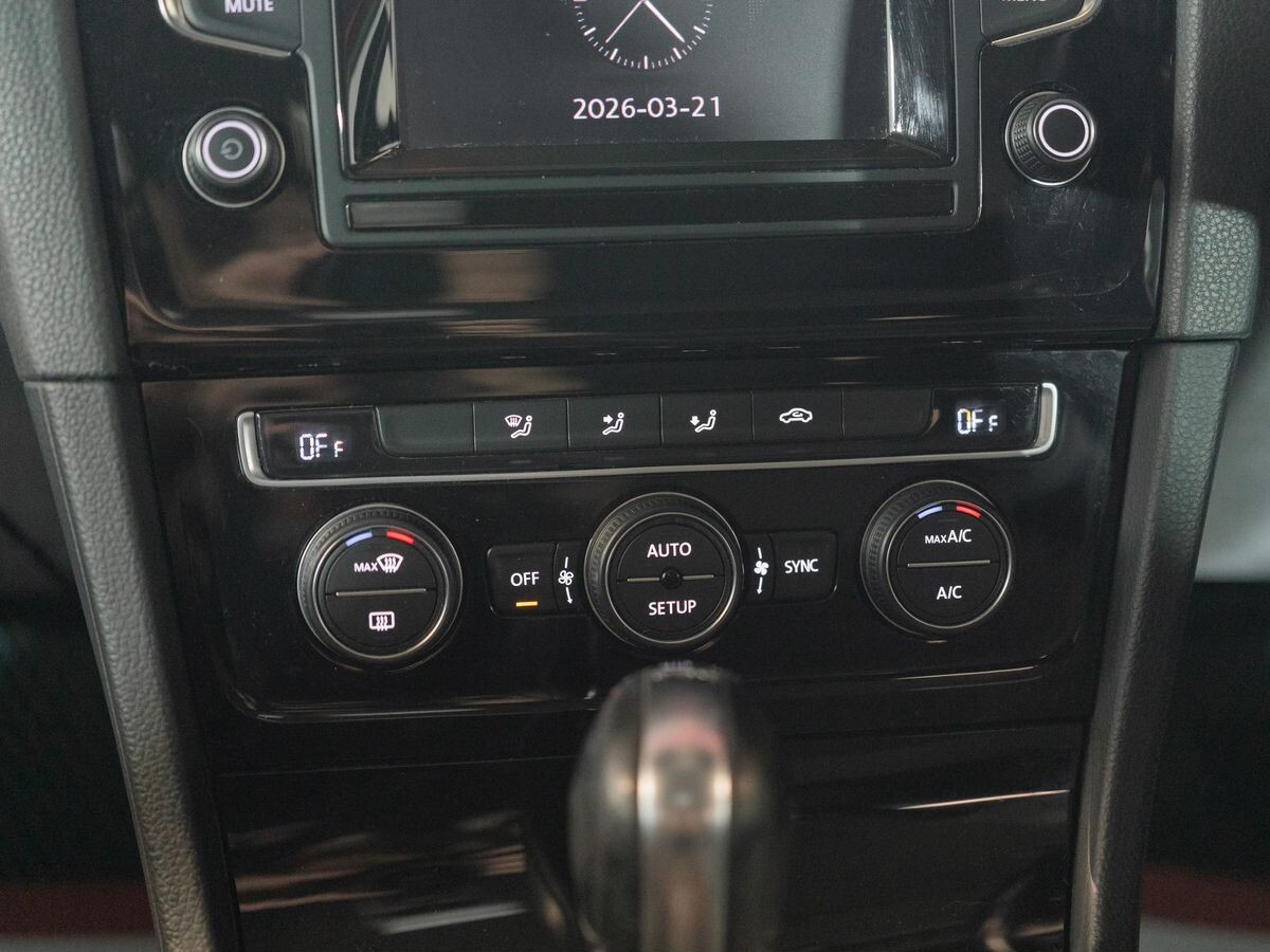 Volkswagen Golf 2013 - фото автомобиля