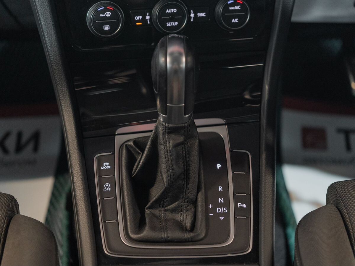 Volkswagen Golf 2013 - фото автомобиля