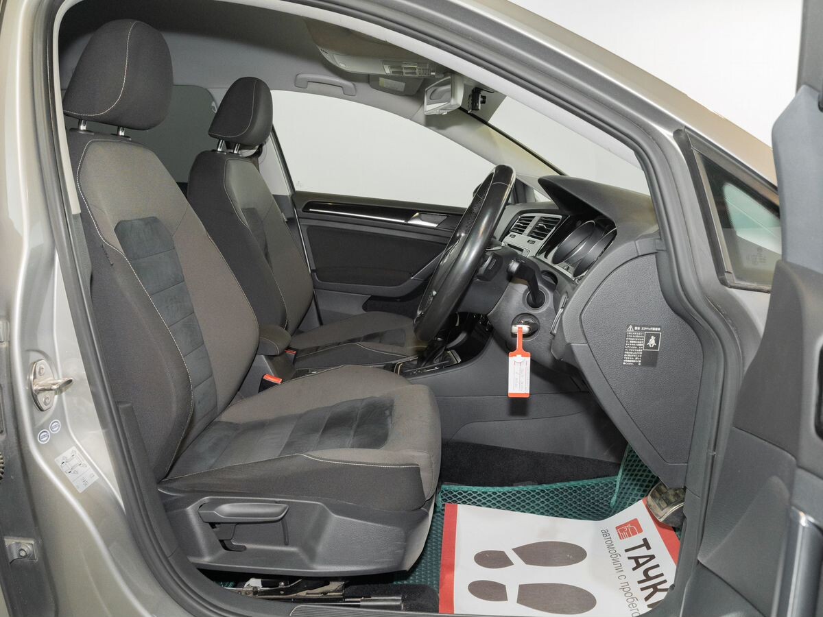 Volkswagen Golf 2013 - фото автомобиля