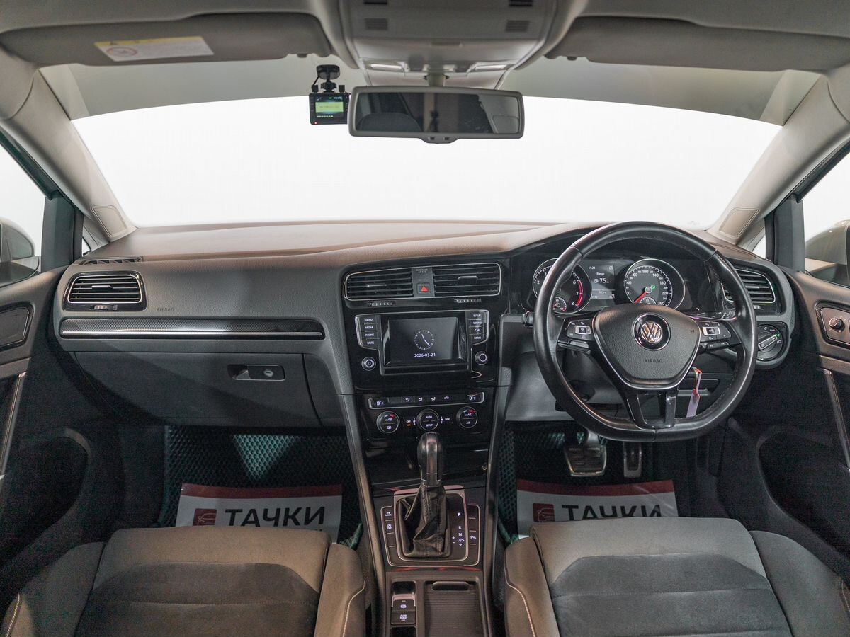 Volkswagen Golf 2013 - фото автомобиля