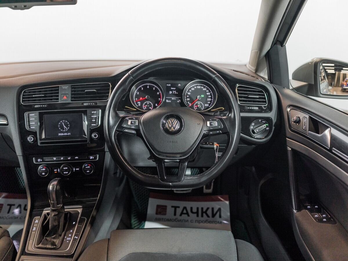 Volkswagen Golf 2013 - фото автомобиля