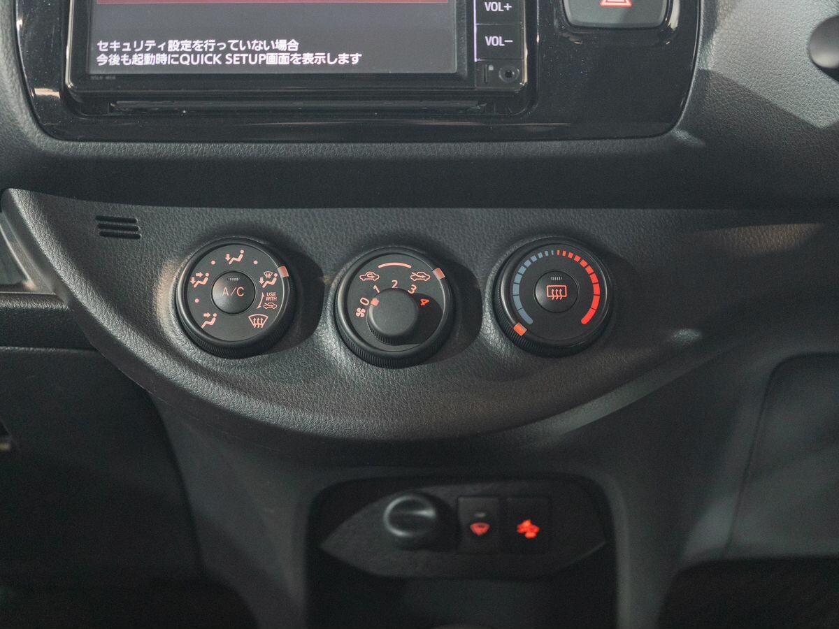 Toyota Vitz 2019 - фото автомобиля