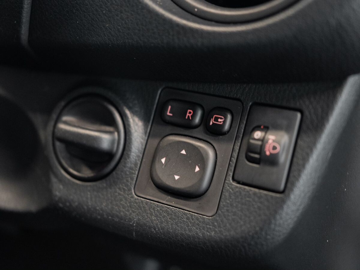 Toyota Vitz 2019 - фото автомобиля