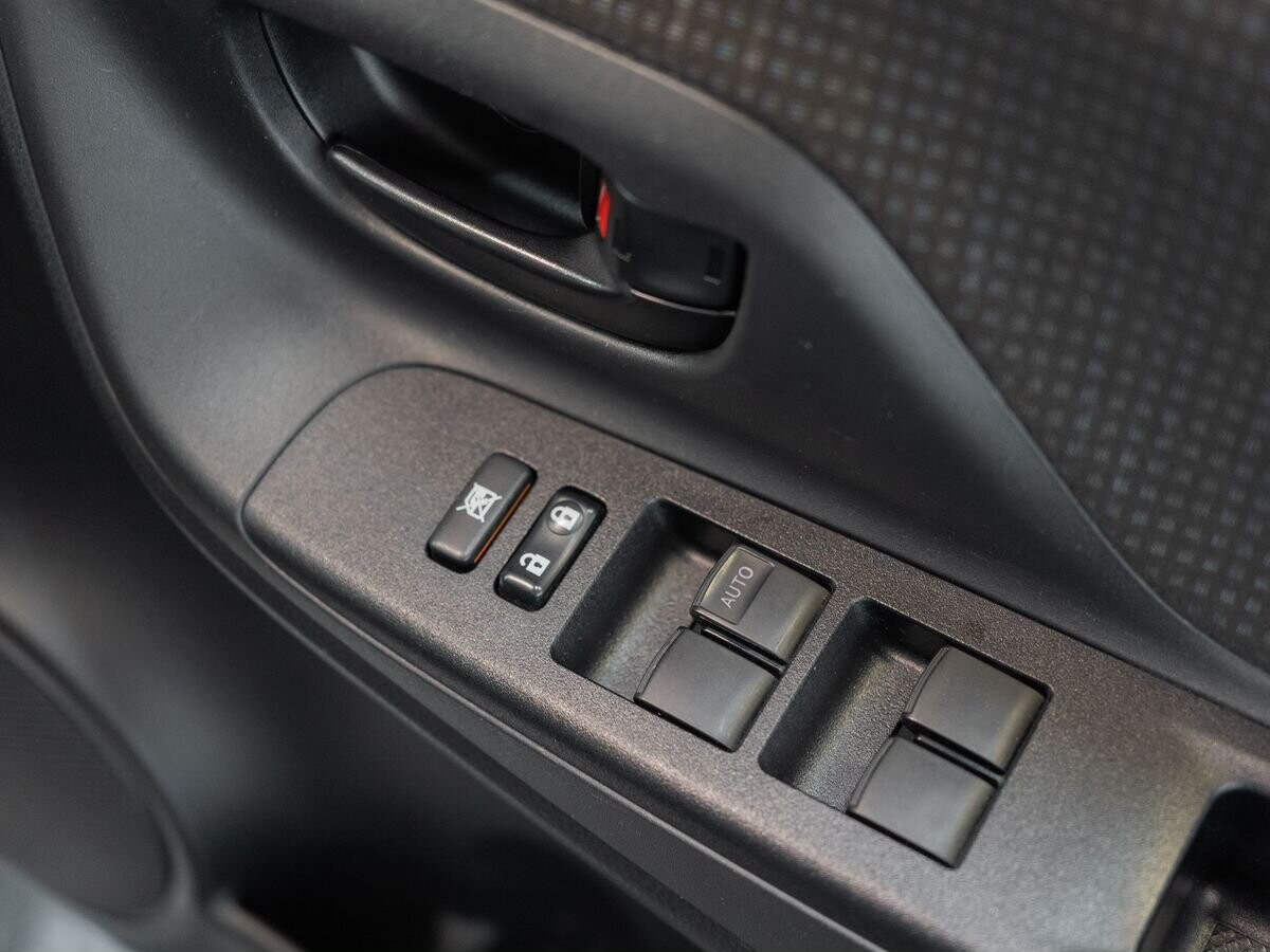 Toyota Vitz 2019 - фото автомобиля