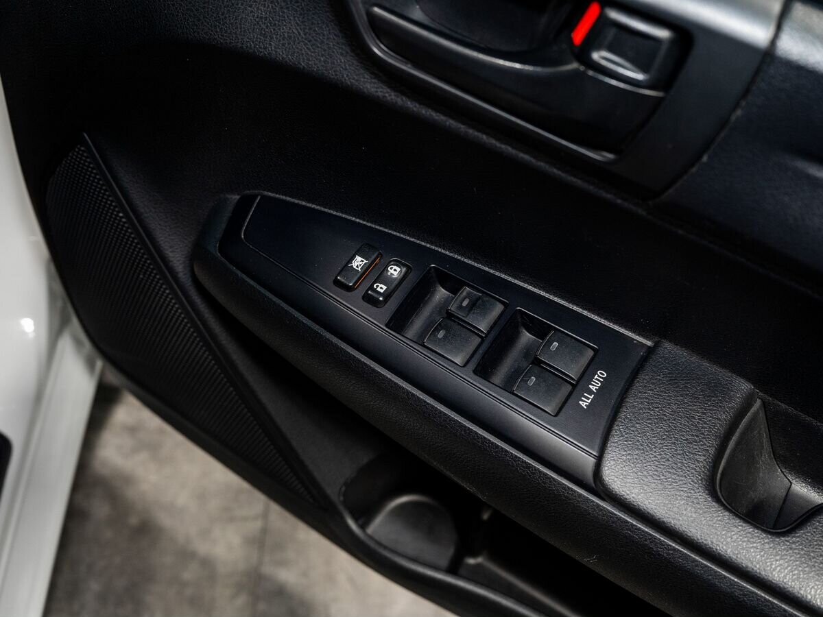 Toyota Corolla 2017 - фото автомобиля