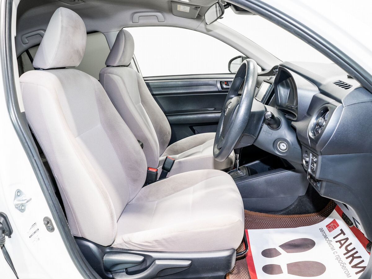 Toyota Corolla 2017 - фото автомобиля