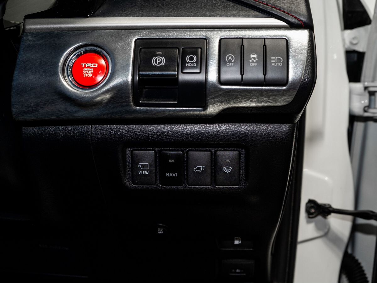 Toyota Harrier 2018 - фото автомобиля