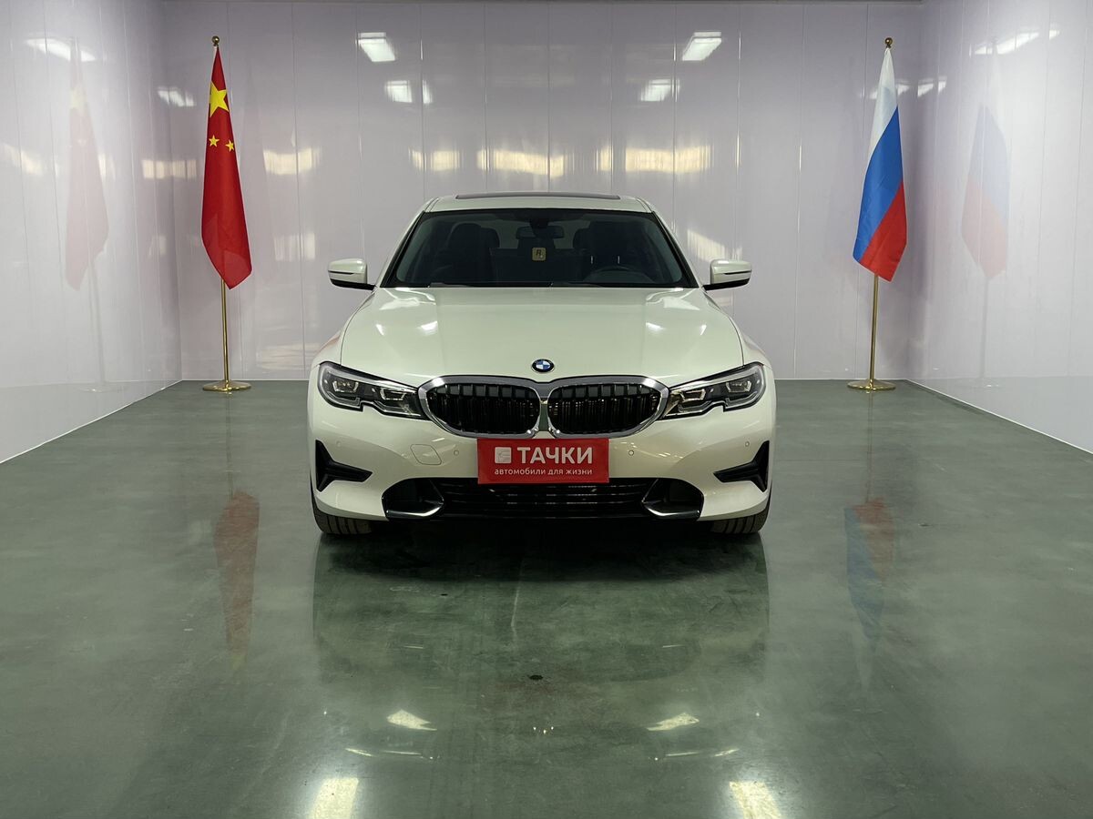 BMW 3 серии 2021 - фото автомобиля