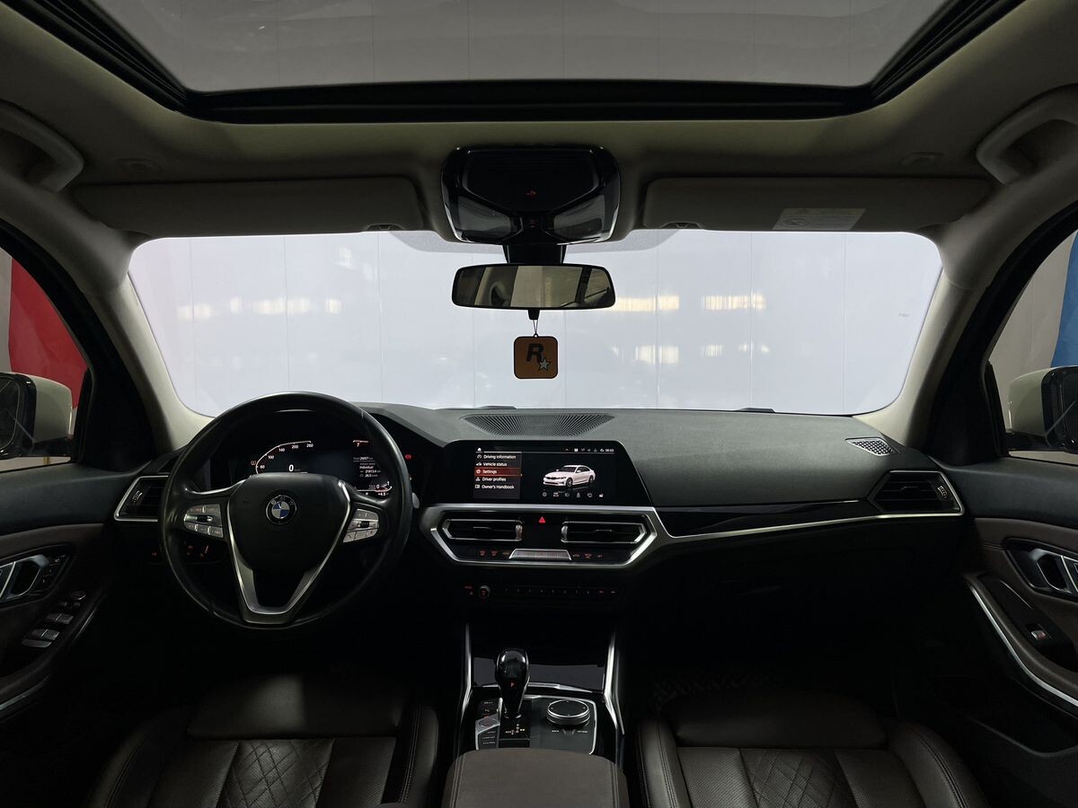 BMW 3 серии 2021 - фото автомобиля