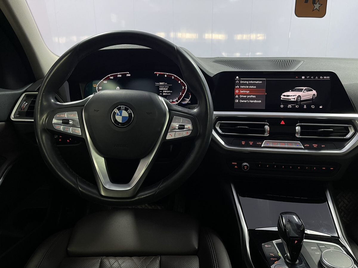 BMW 3 серии 2021 - фото автомобиля