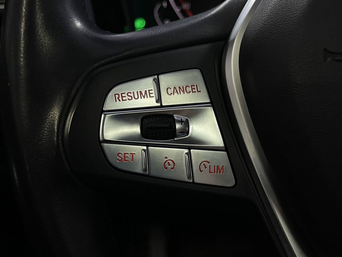 BMW 3 серии 2021 - фото автомобиля