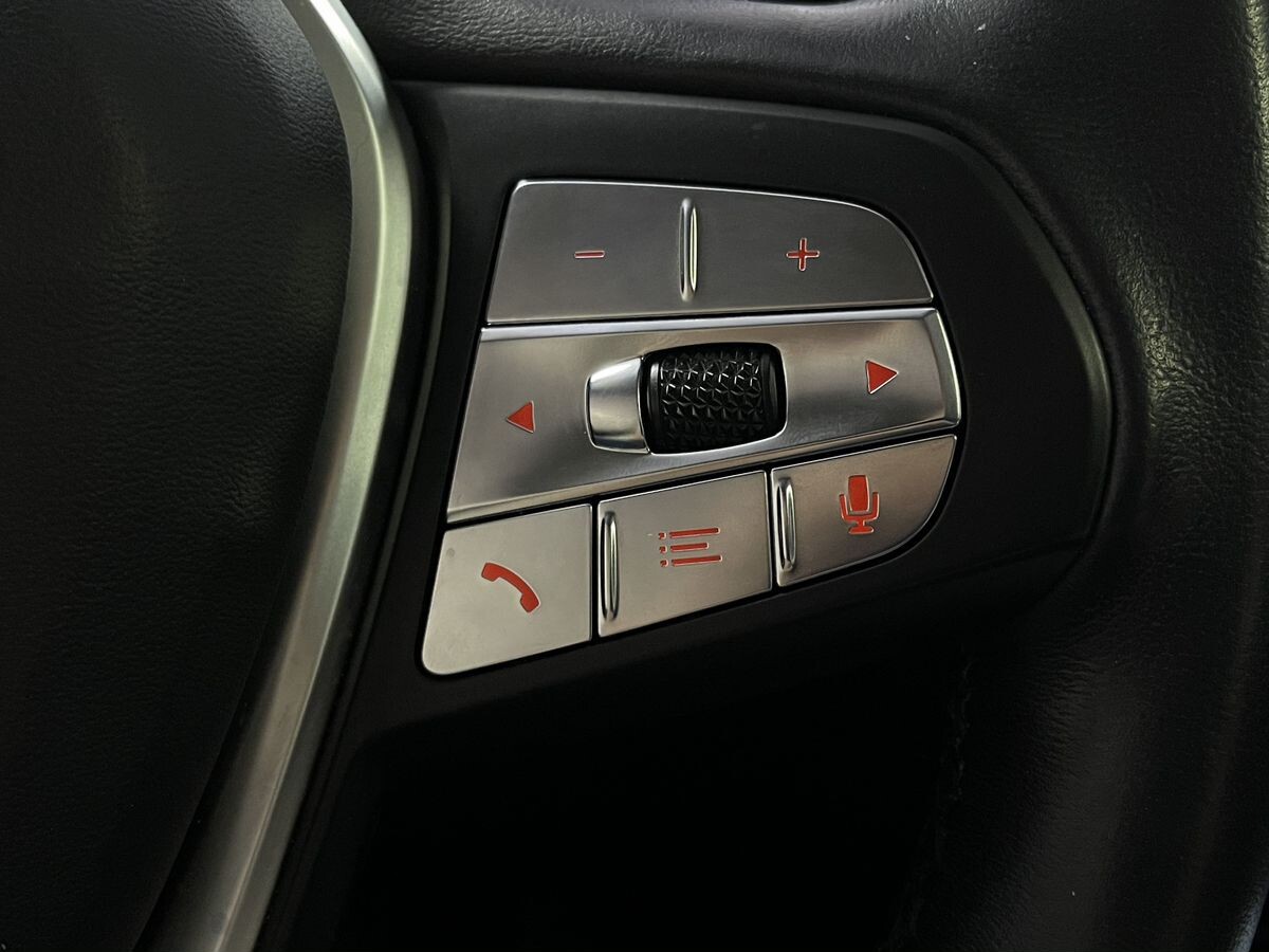 BMW 3 серии 2021 - фото автомобиля