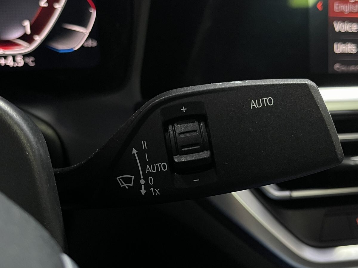 BMW 3 серии 2021 - фото автомобиля