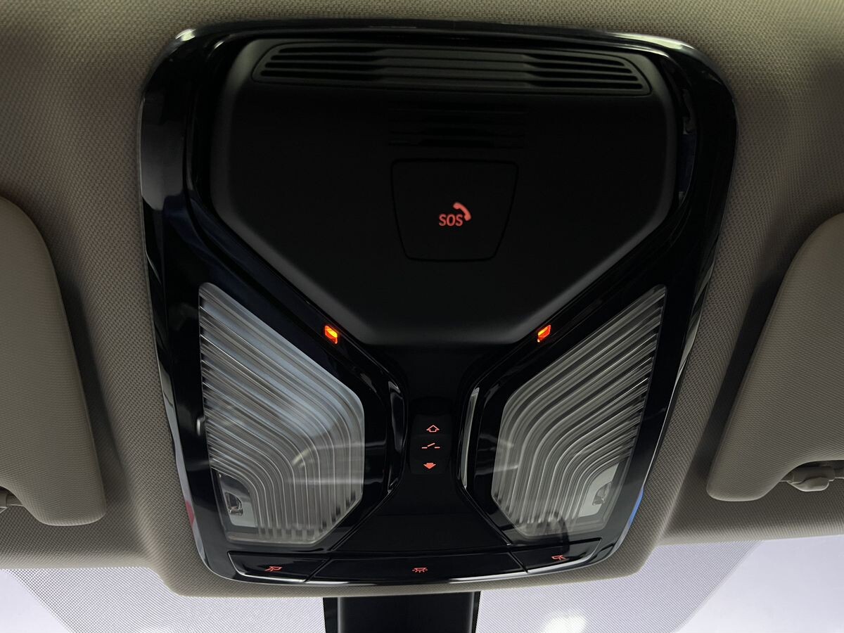 BMW 3 серии 2021 - фото автомобиля