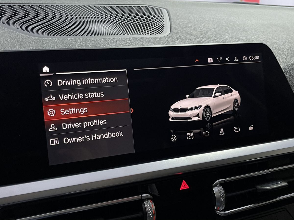 BMW 3 серии 2021 - фото автомобиля