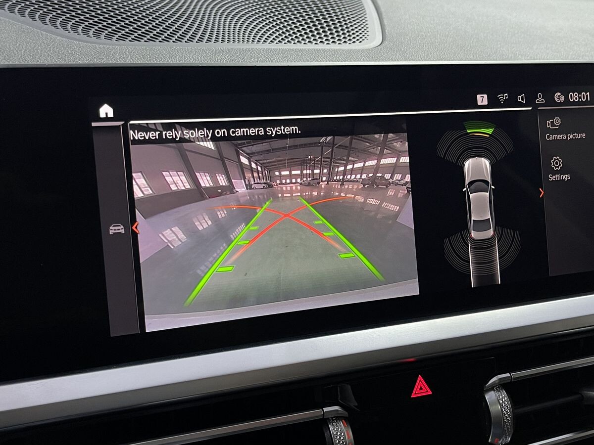 BMW 3 серии 2021 - фото автомобиля