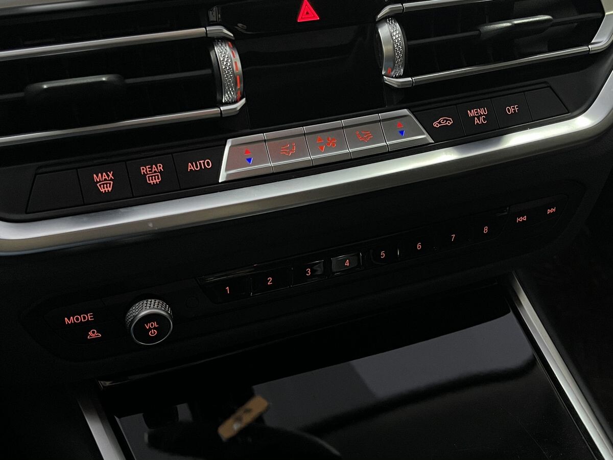 BMW 3 серии 2021 - фото автомобиля