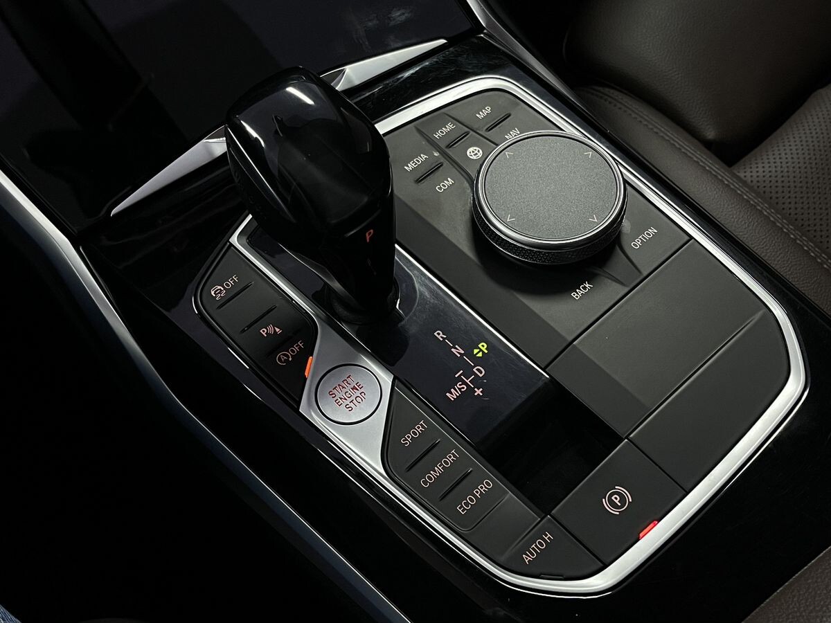 BMW 3 серии 2021 - фото автомобиля