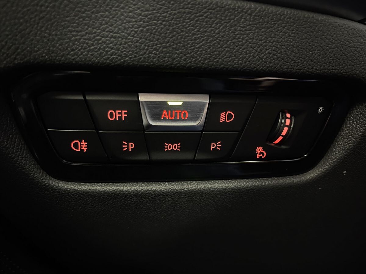 BMW 3 серии 2021 - фото автомобиля