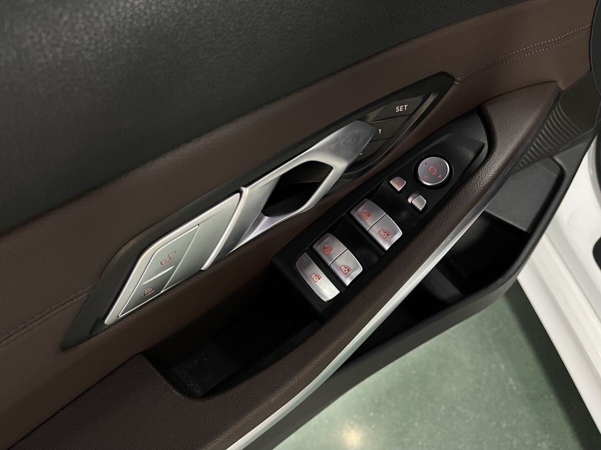 BMW 3 серии 2021 - фото автомобиля