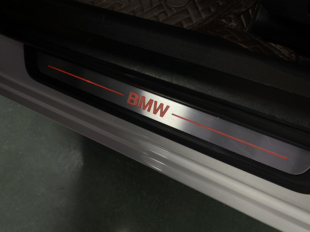 BMW 3 серии 2021 - фото автомобиля