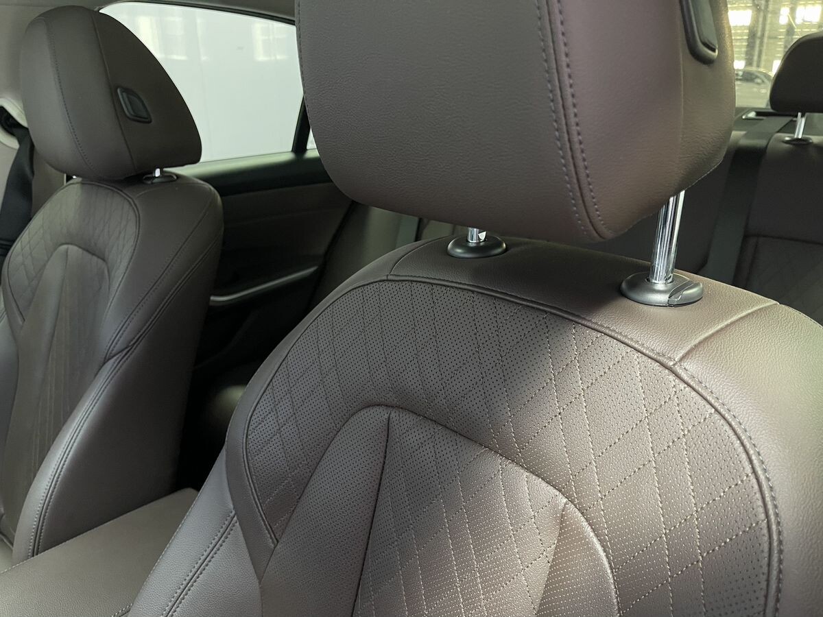 BMW 3 серии 2021 - фото автомобиля