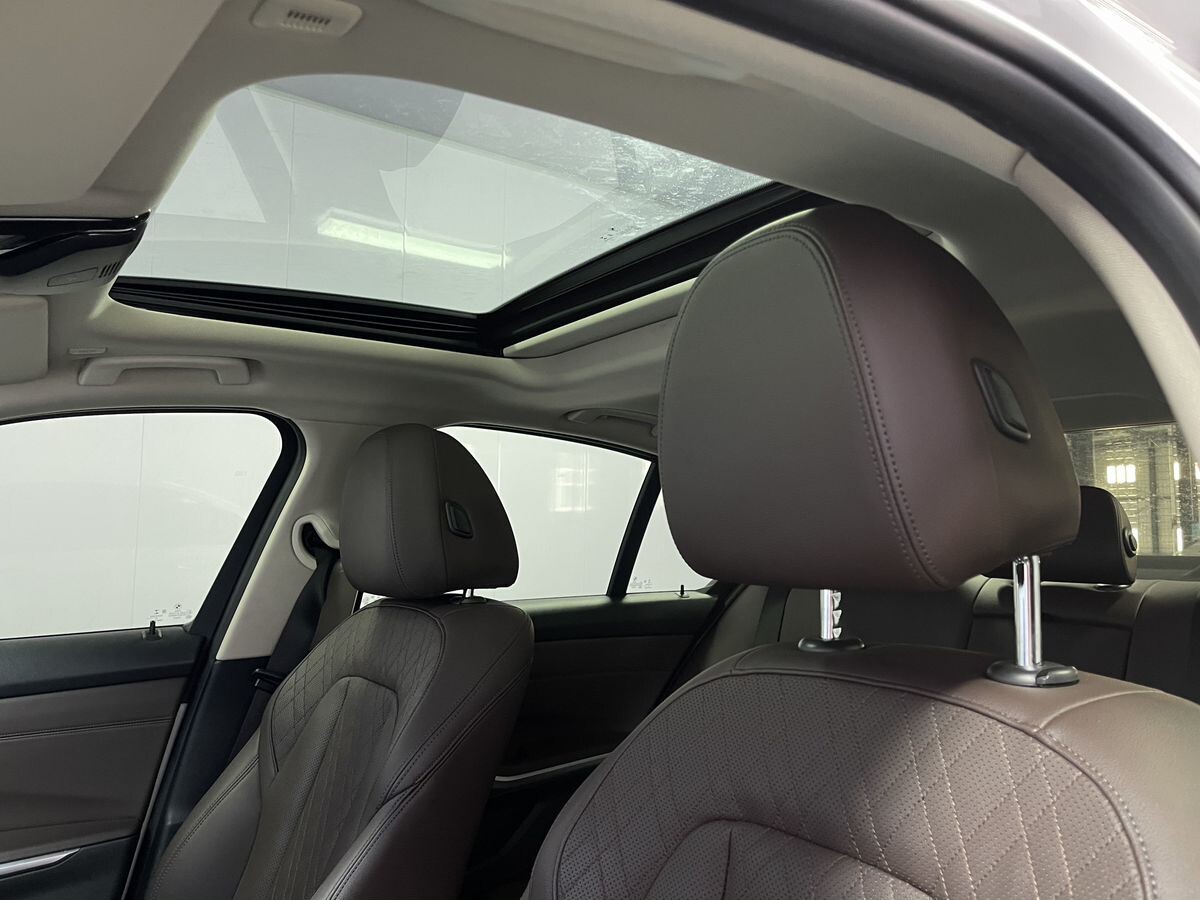 BMW 3 серии 2021 - фото автомобиля