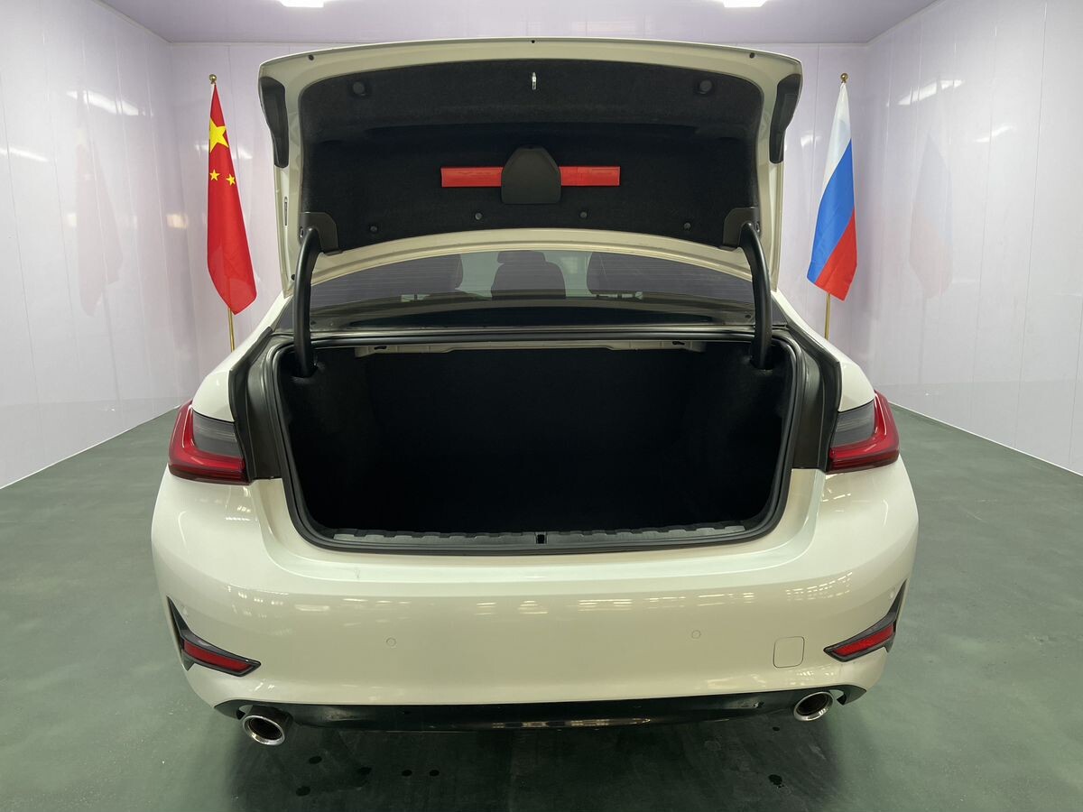 BMW 3 серии 2021 - фото автомобиля